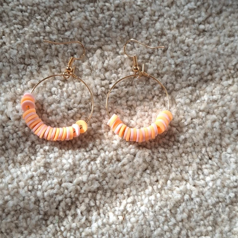 These are some beautiful earrings! - Picture 2 of 2